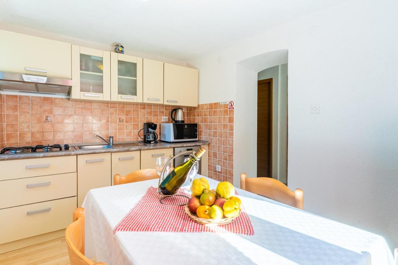 Apartmani Valun1 エクステリア 写真