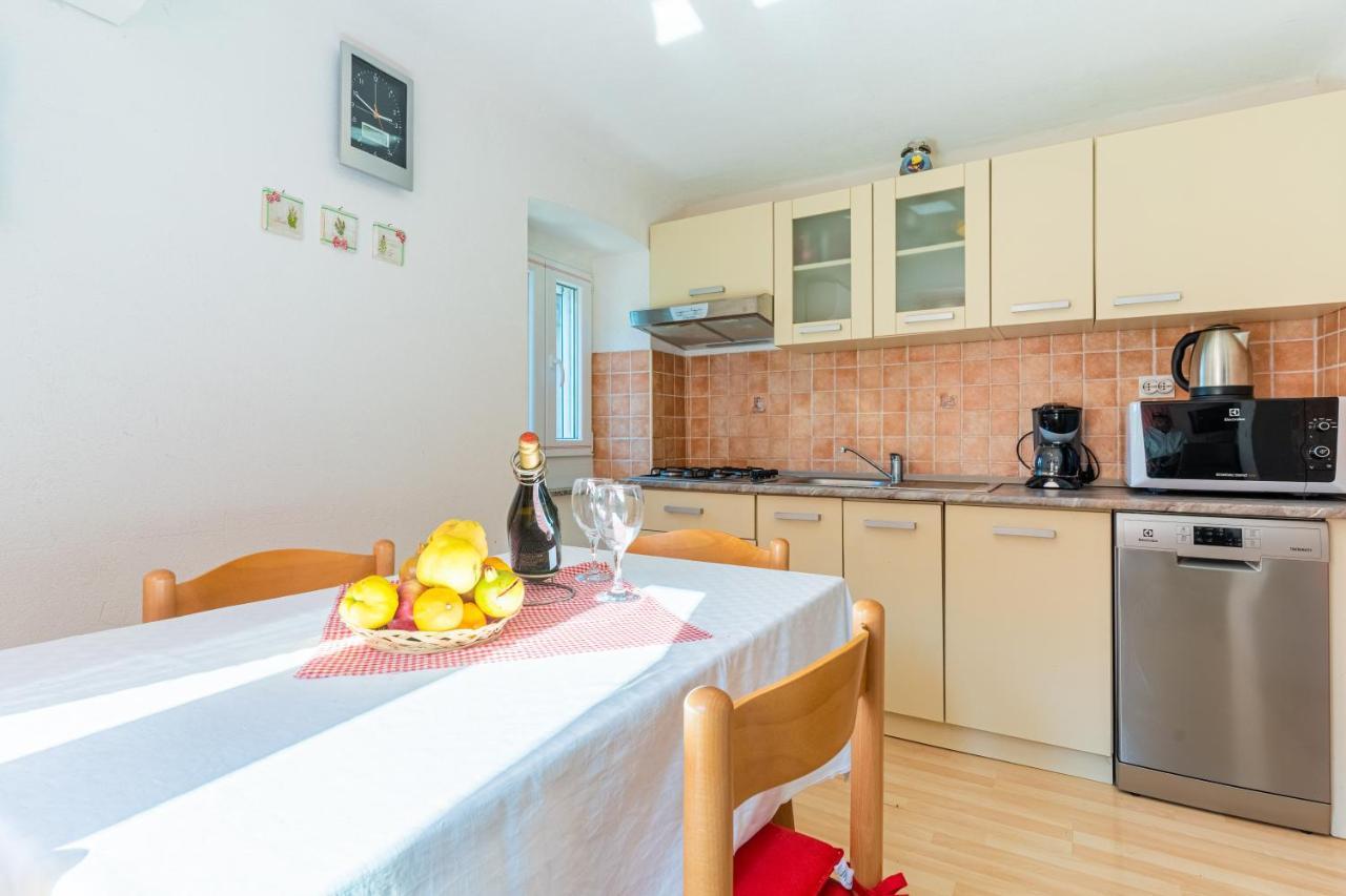Apartmani Valun1 エクステリア 写真