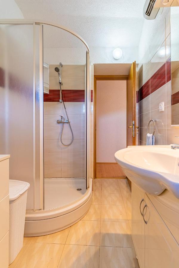 Apartmani Valun1 エクステリア 写真