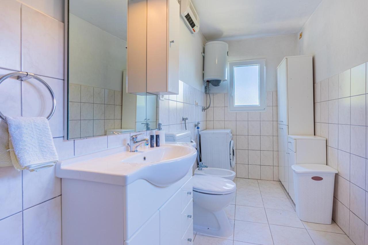Apartmani Valun1 エクステリア 写真