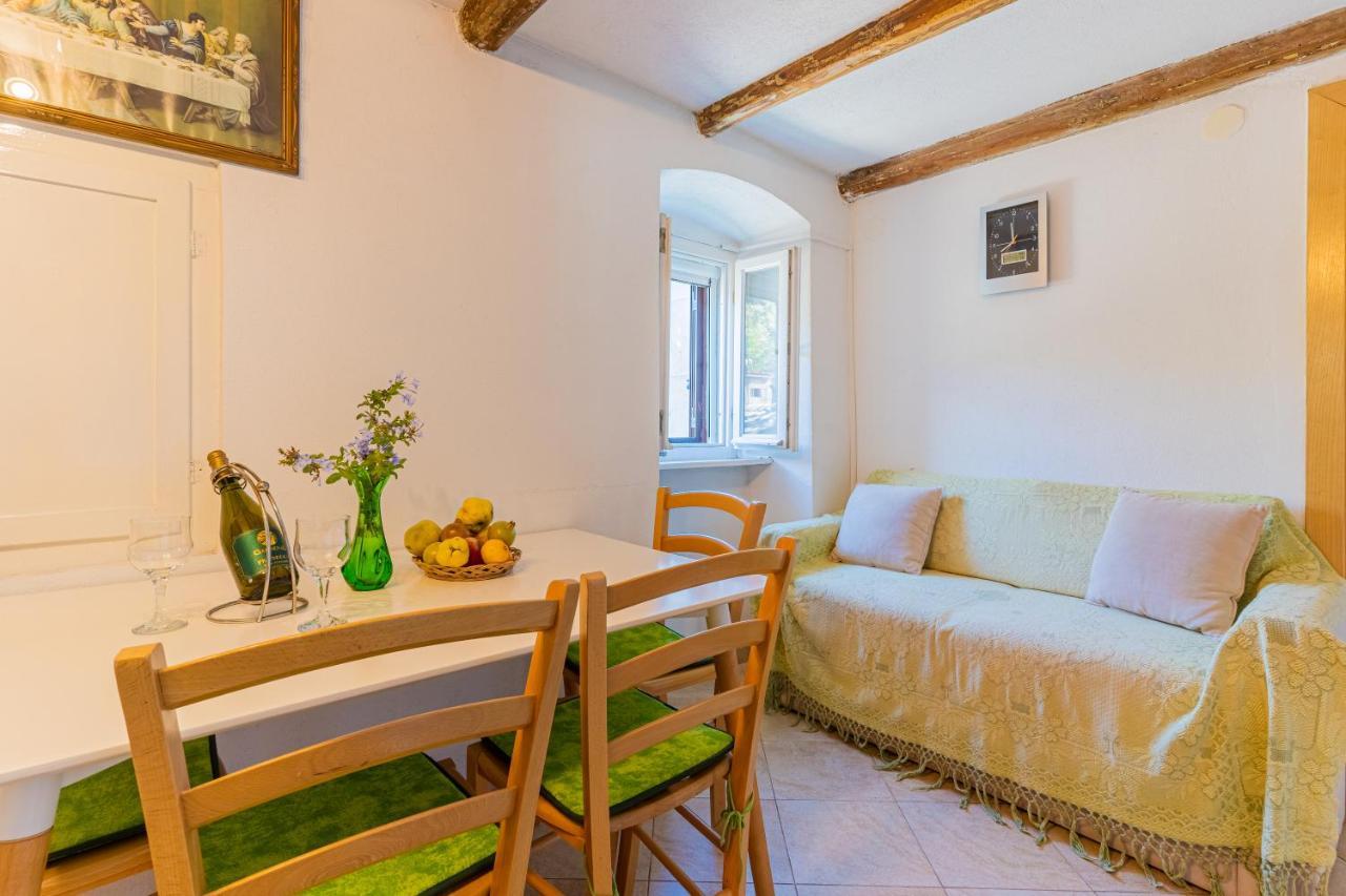 Apartmani Valun1 エクステリア 写真