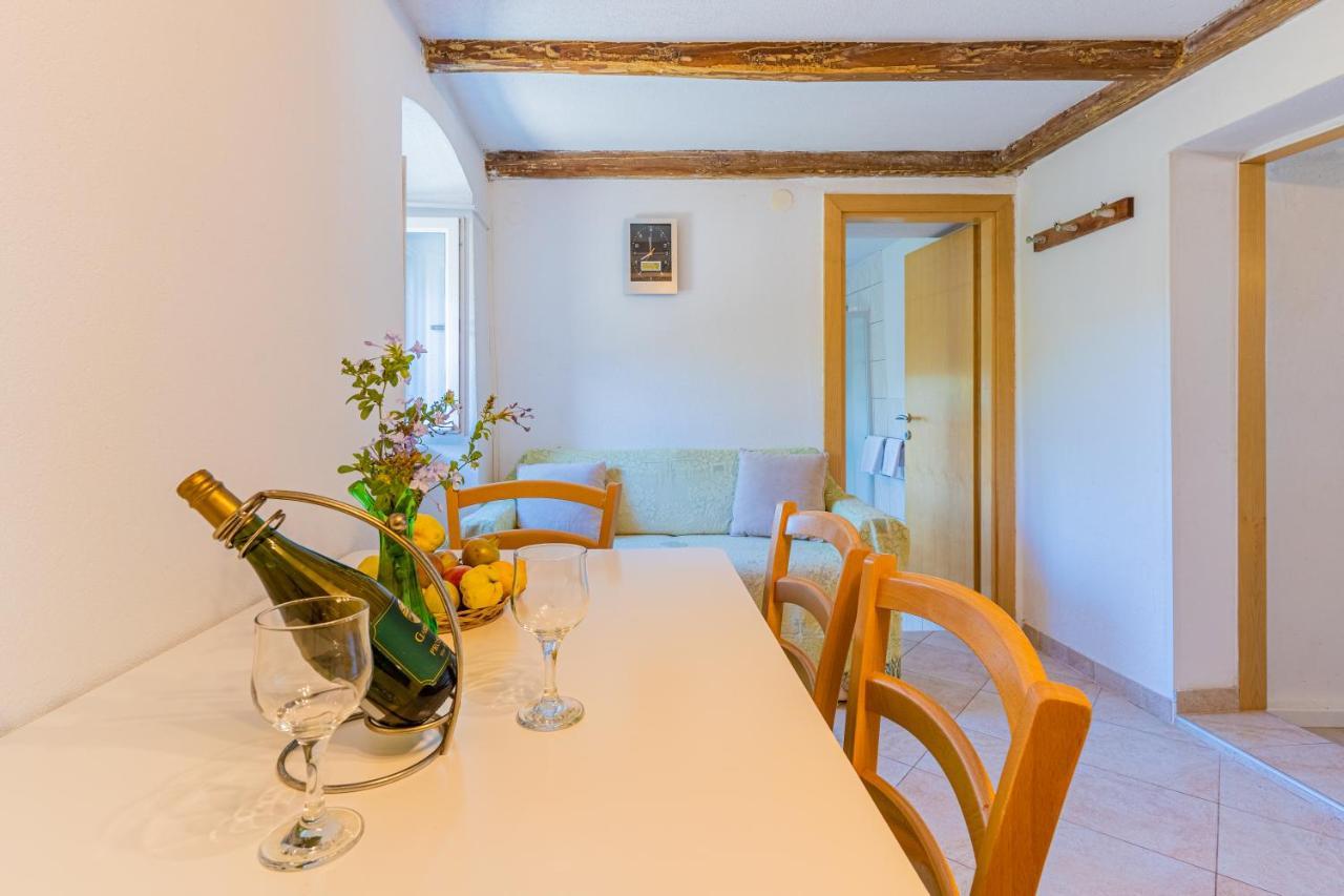 Apartmani Valun1 エクステリア 写真