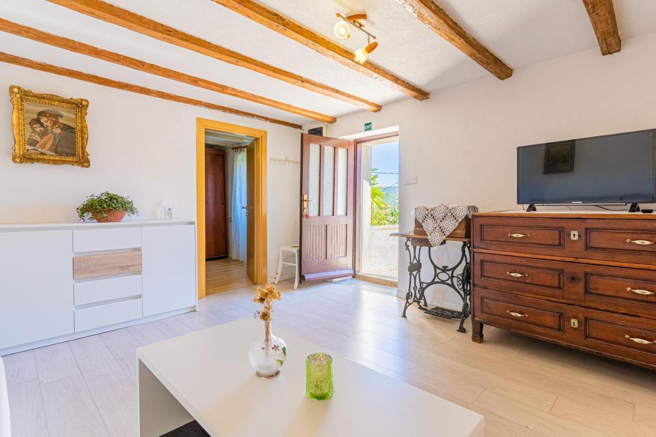 Apartmani Valun1 エクステリア 写真
